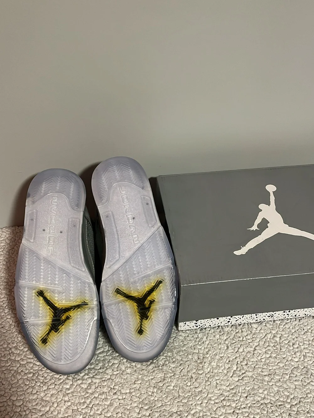 Jordan Retro 5 Men’s Sneakers - Grey and White
